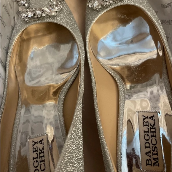 Badgley Mischka Silver Carrie Embellished Kitten Heels Size 7 - Picture 12 of 12